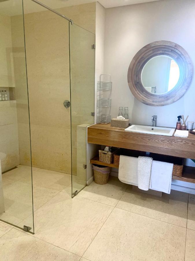 Villa Del Mar - "Luxurious En-Suite Bedroom With Lounge And Stunning Sea View Balcony In Bantry Bay" Città del Capo Esterno foto