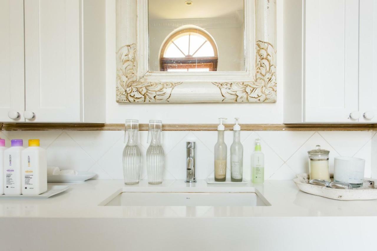 Villa Del Mar - "Luxurious En-Suite Bedroom With Lounge And Stunning Sea View Balcony In Bantry Bay" Città del Capo Esterno foto